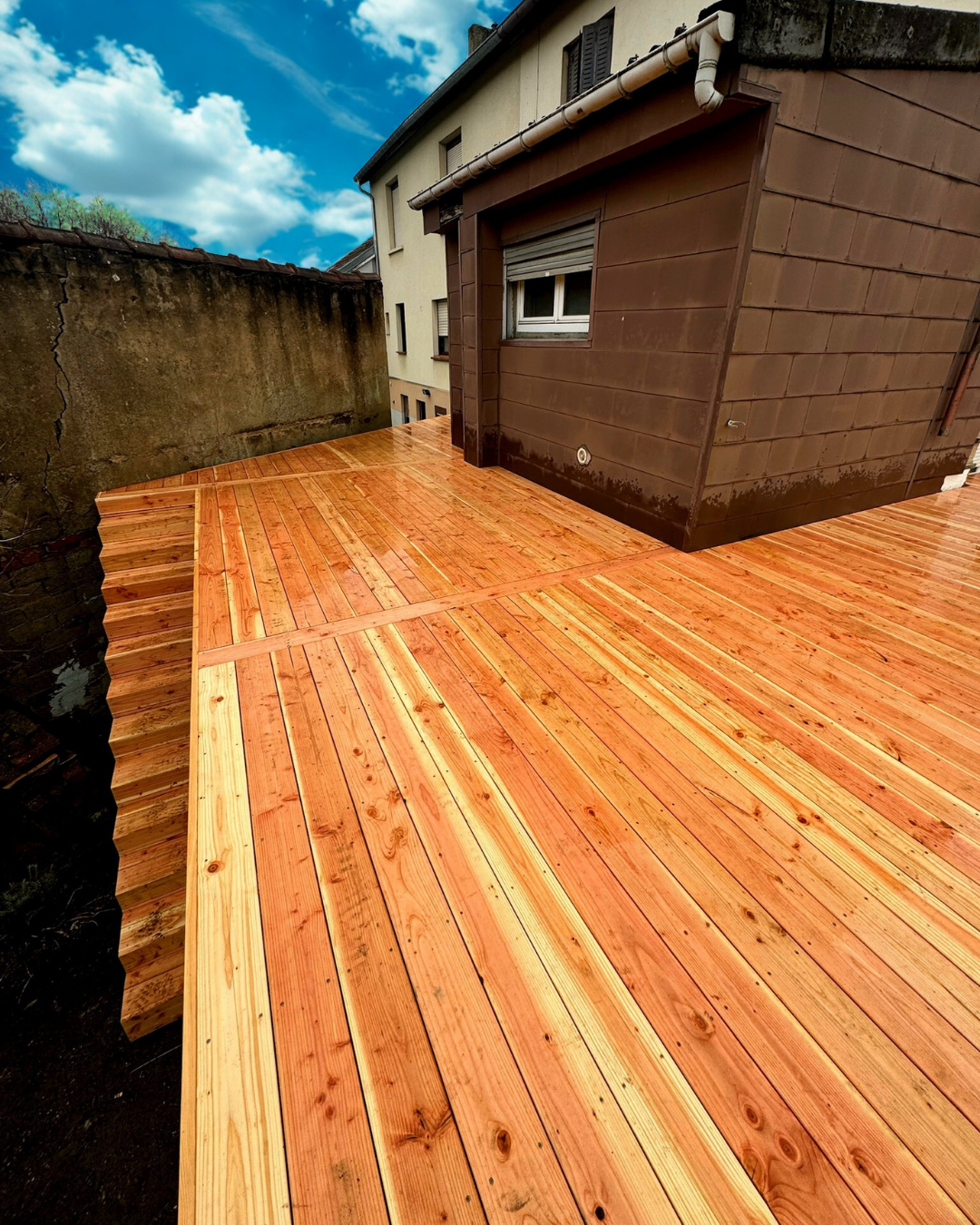 Terrasse sur pilotis en Douglas à Petite-Rosselle